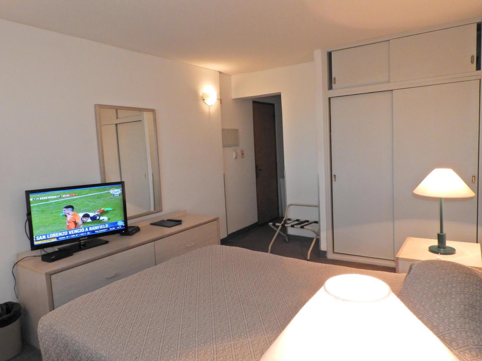Hotel Tres Cruces モンテビデオ エクステリア 写真