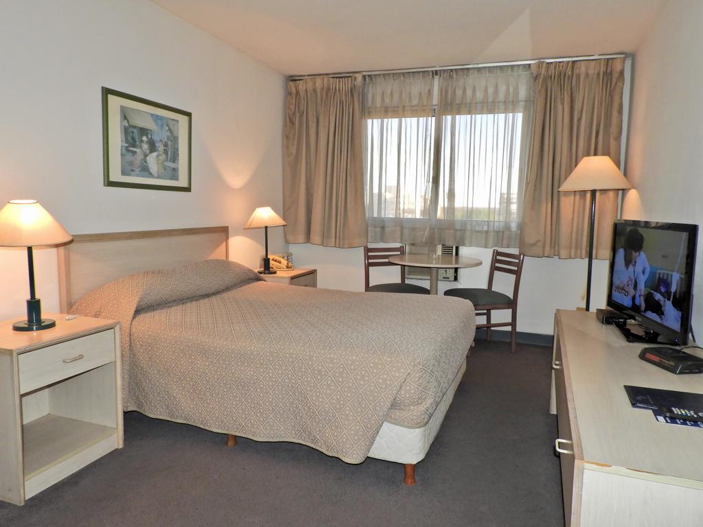 Hotel Tres Cruces モンテビデオ エクステリア 写真