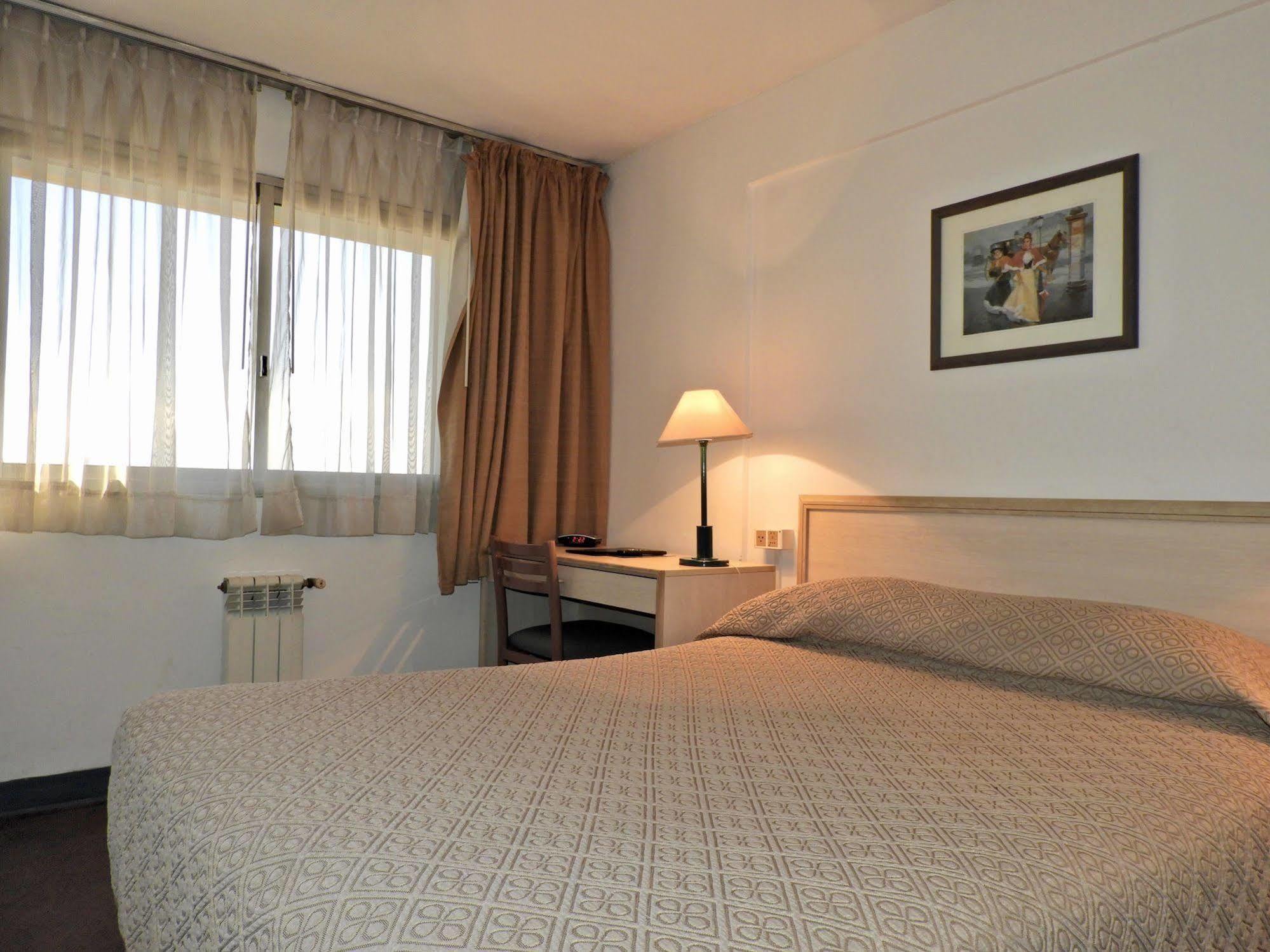 Hotel Tres Cruces モンテビデオ エクステリア 写真