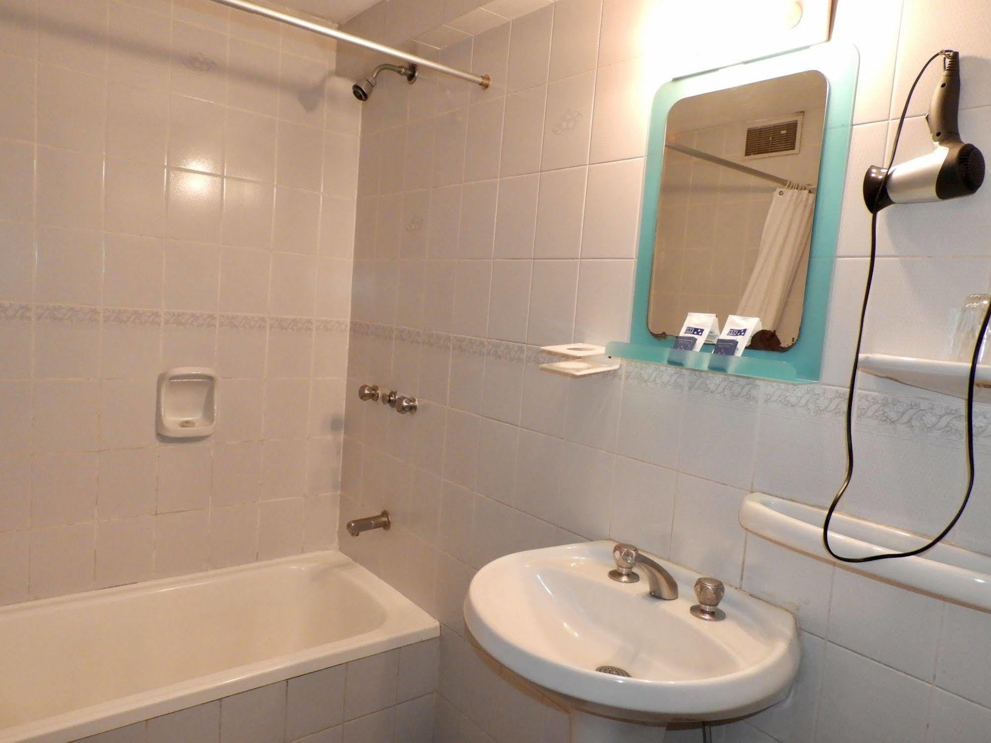 Hotel Tres Cruces モンテビデオ エクステリア 写真