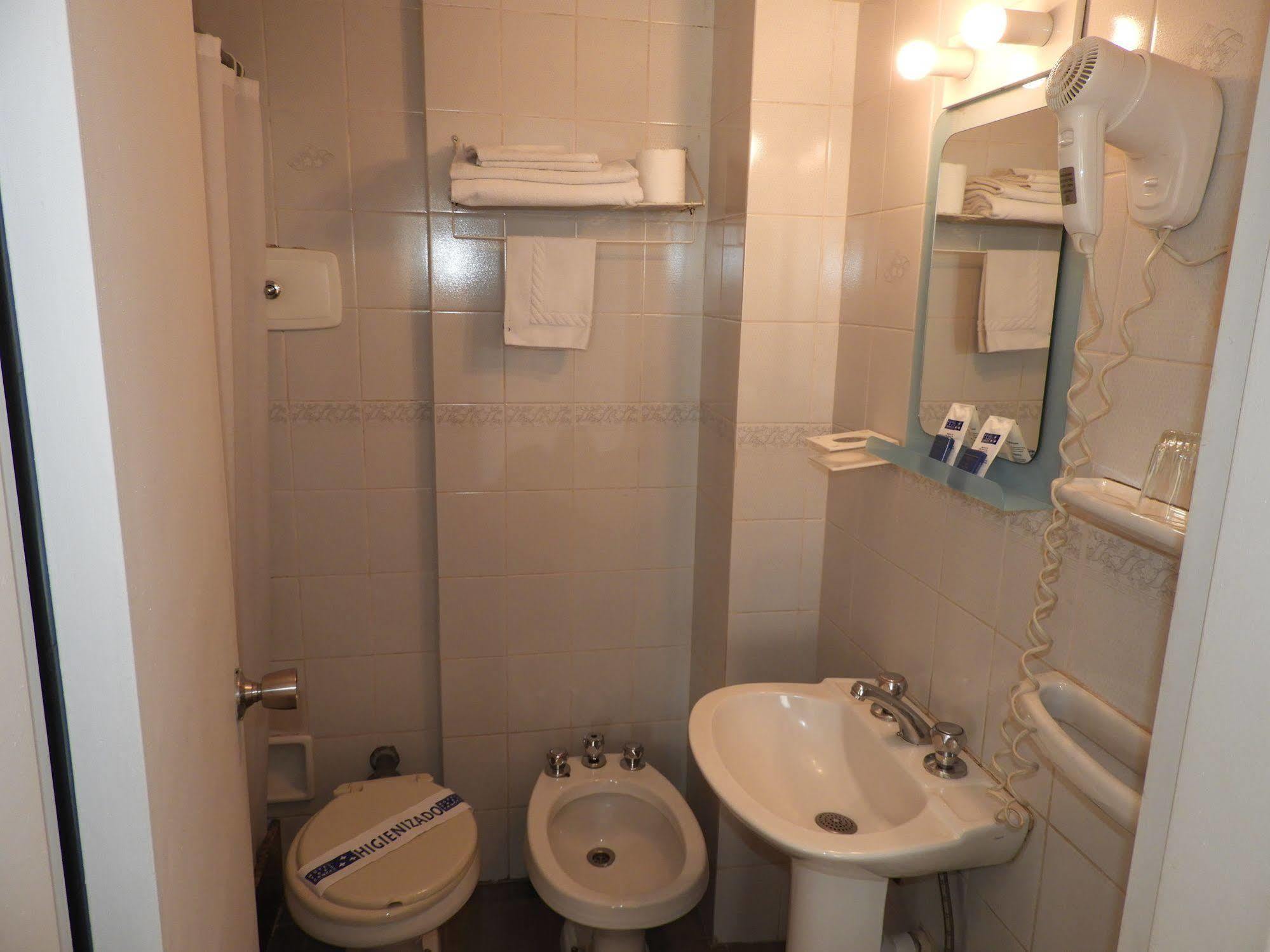 Hotel Tres Cruces モンテビデオ エクステリア 写真